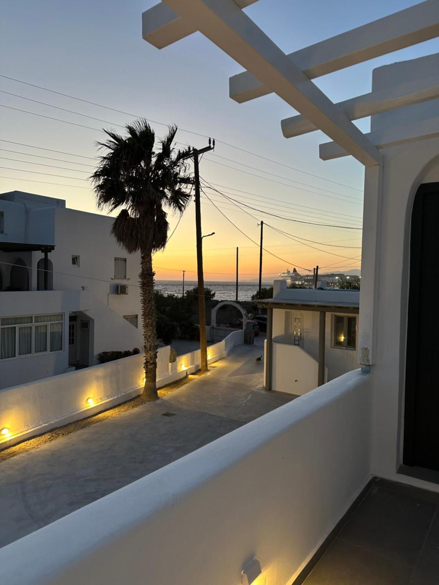 The Coast Suites Tourlos Exterior photo